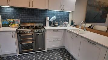 Réfrigérateur, four, lave-vaisselle, cafetiÚre/bouilloire