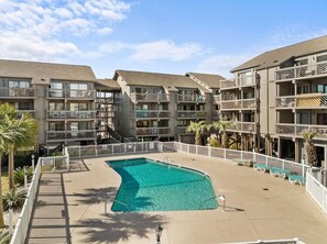 Pool - Peaceful Shore Drive Condo-Next to beach Pools/Hot Tub. Stay awhile! (Myrtle Beach)