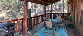 Enjoy the hot tub under the stars and ponderosa pines!