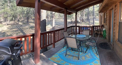 Enjoy the hot tub under the stars and ponderosa pines!