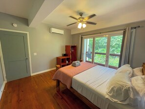 1 غرفة نوم ومكواة/لوح كي وواي فاي مجانًا وملاءات أسرّة