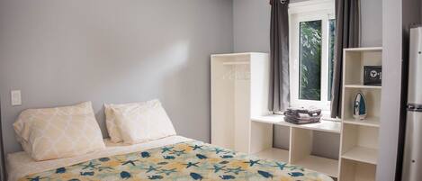 4 室のベッドルーム、アイロン / アイロン台、WiFi (無料)、ベッドシーツ