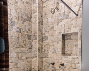 Dusche, Haartrockner, Bidet, Handtücher