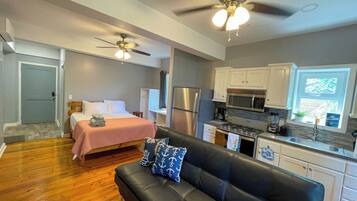 Iron/ironing board, free WiFi, bed sheets