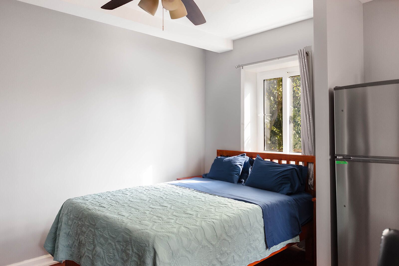 Silitysrauta/-lauta, ilmainen Wi-Fi, vuodevaatteet