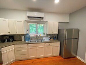 冰箱、微波炉、烤箱、炉灶