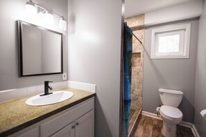 تجهيزات دش، مجففات شعر، مراحيض شطف، مناشف