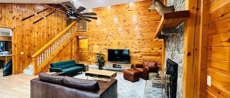 Smart TV, chimenea y videojuegos