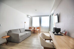 Deluxe Suite | Minibar, in-room safe, laptop workspace, free WiFi - SOOZ Hotel Collection (São Paulo)
