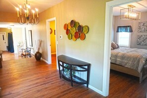 3 bedrooms, desk, WiFi - Pet Friendly and Close to Local Favorites (West Lafayette)