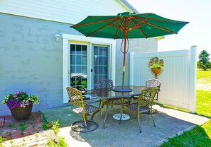 Outdoor dining - Pet Friendly and Close to Local Favorites (West Lafayette)