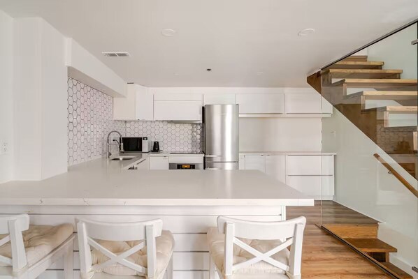 Fridge, microwave, oven, stovetop