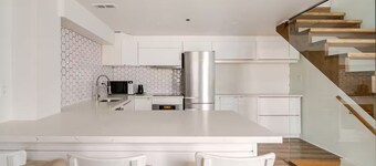 2 bedroom Laneway house in great area near subway