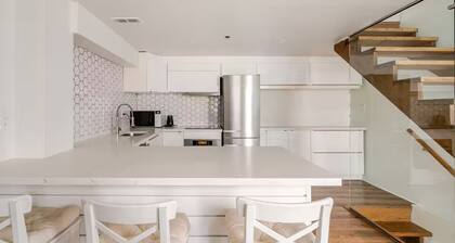 2 bedroom Laneway house in great area near subway