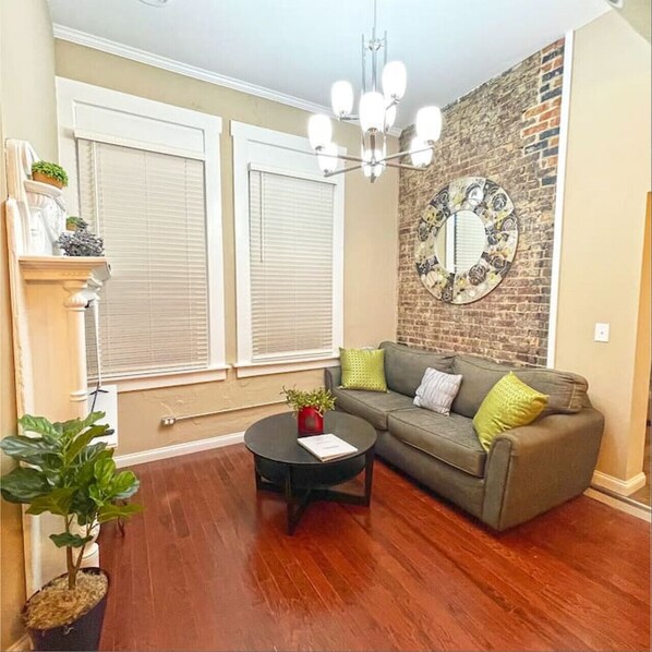 TV - The Flat on Front Street (Marietta)