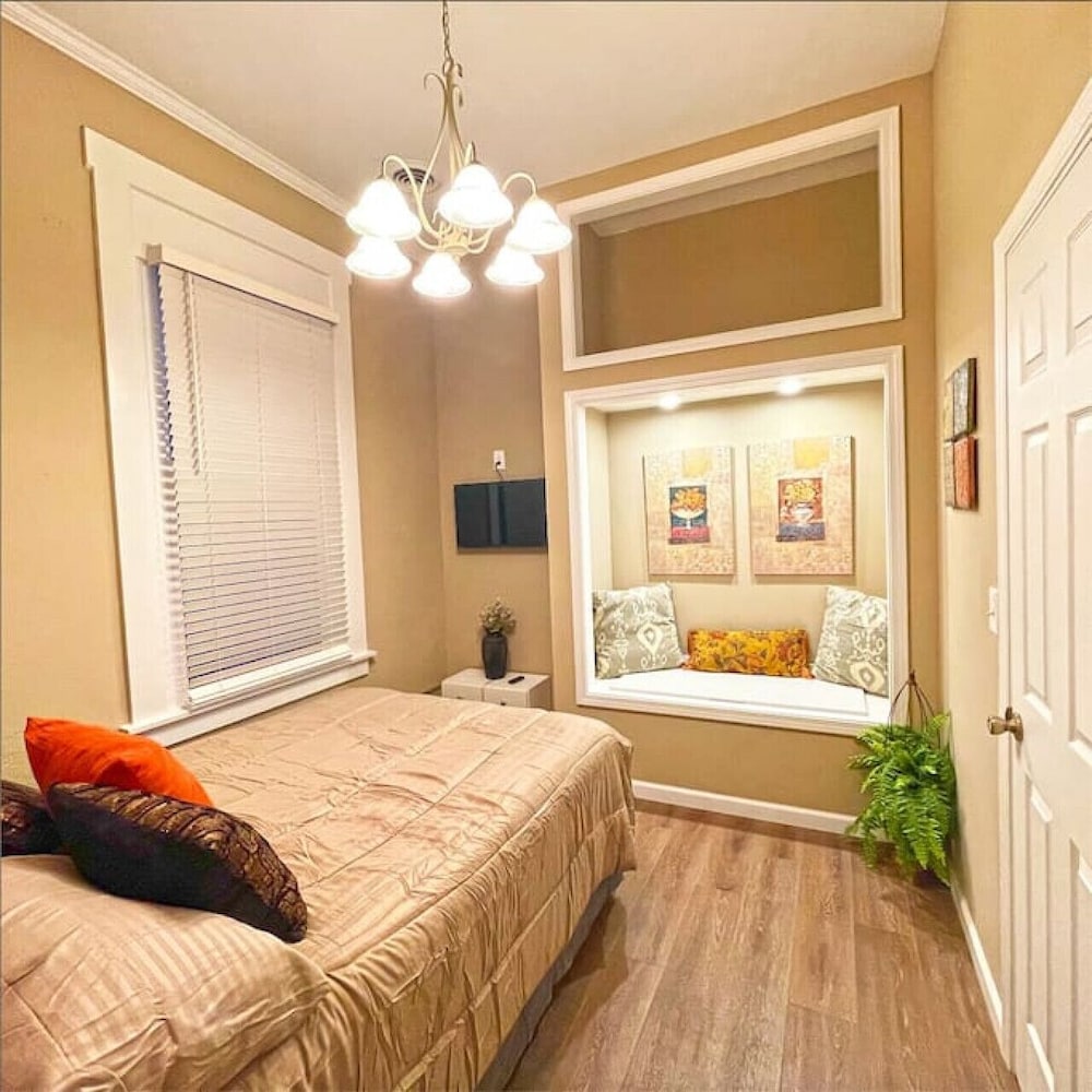 The Flat on Front Street Marietta Vrbo