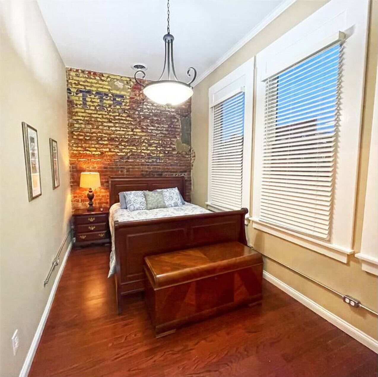 2 slaapkamers, een strijkplank/strijkijzer, wifi, beddengoed