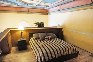 3 bedrooms, desk, iron/ironing board, WiFi