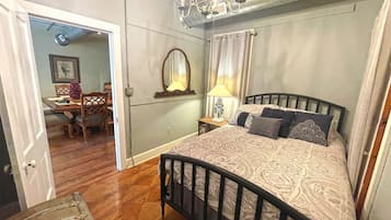 2 bedrooms, iron/ironing board, WiFi