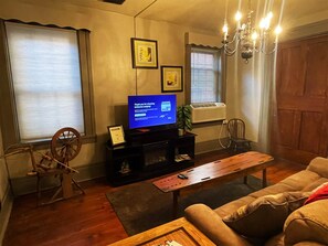 Smart TV - Stella`s Place in Heart of Historic Roscoe Village (Coshocton)