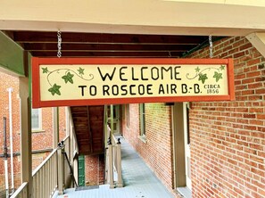 Property grounds - Stella`s Place in Heart of Historic Roscoe Village (Coshocton)