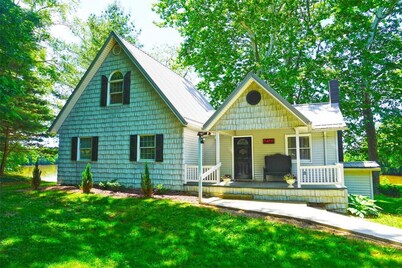 River House - Waterfront 3 bedroom, 2 bath