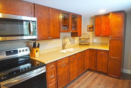 Fridge, microwave, oven, stovetop. Pet Friendly and Close to Local Favorites