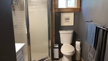 Dusche, Handtücher, Seife, Toilettenpapier