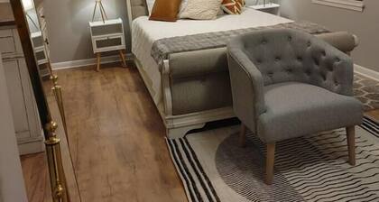 Cane River View 3BR 1.5 Bath Mid Century Modern Townhome Pet Friendly