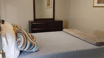 3 bedrooms, iron/ironing board, WiFi, bed sheets