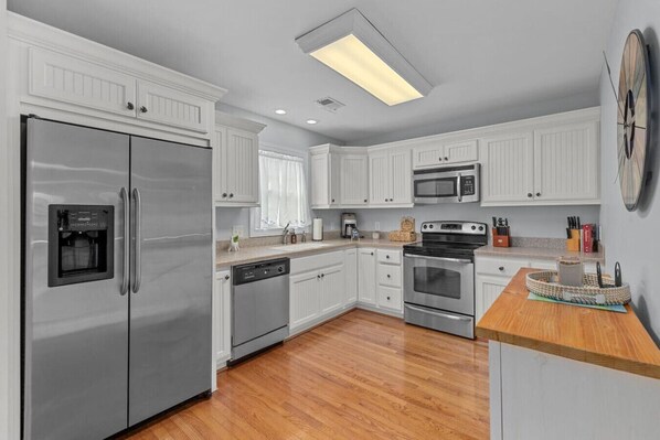 Fridge, microwave, oven, stovetop - Heated Pool, Cherry Grove, Short Walk to Beach (North Myrtle Beach)