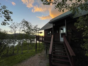 Exterior - 3-bedroom cabin in beautiful  Palisades with AC, WiFi (Irwin)