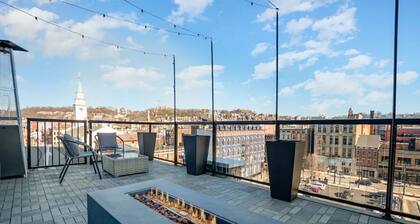 The Penthouse- Heart of OTR w/Rooftop Terrace