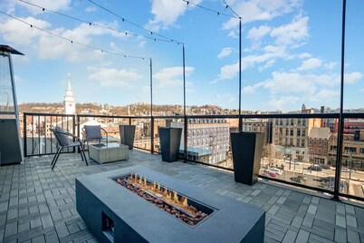 The Penthouse- Heart of OTR w/Rooftop Terrace