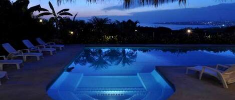 حمّام سباحة خارجي، حمّام سباحة مُدفَّأ