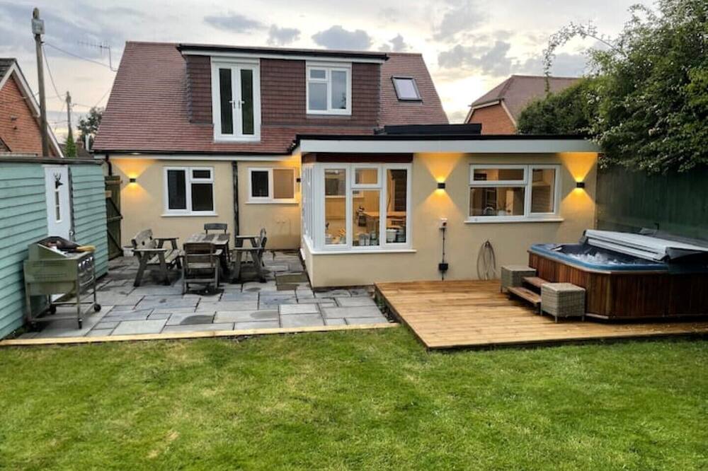 Modern cottage on edge of New Forest