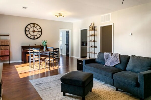 Smart TV, foosball, table tennis, books - Paradise in Paris- A Country Side Escape (Paris)