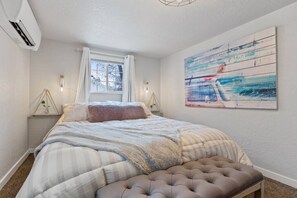 3 bedrooms, iron/ironing board, travel crib, WiFi - Amazing Coeur d' Alene Sander's Beach Bungalow (Coeur d'Alene)