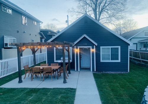 Amazing Coeur d` Alene Sander`s Beach Bungalow