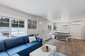 TV - Amazing Coeur d' Alene Sander's Beach Bungalow (Coeur d'Alene)