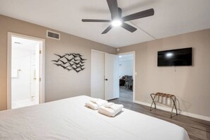 2 chambres, fer et planche à repasser, Wi-Fi, draps fournis