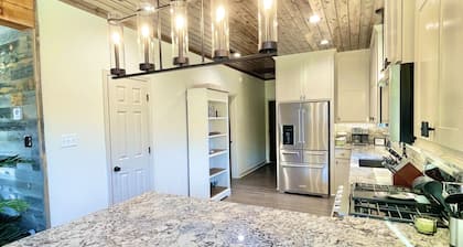 UPSCALE MODERN CABIN: Little Missouri, Crater of Diamonds, Lake Greeson & More