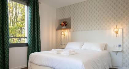 Le Chic & Elegant: Between the Historic Center and the Palais de Justice