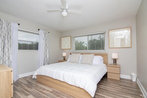 3 bedrooms, desk, iron/ironing board, free WiFi