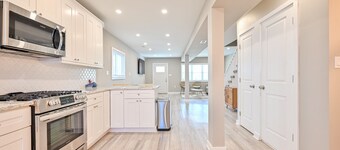 Beach House full of family fun within 15 min walk to the beach +  work space