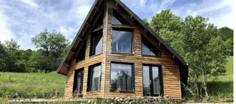 Joli Chalet Face au Plomb du Cantal