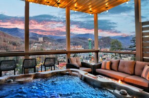 Tina de hidromasaje al aire libre