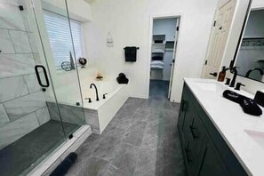 Hair dryer - Indulge in comfort with unexpected conveniences (Mesquite)