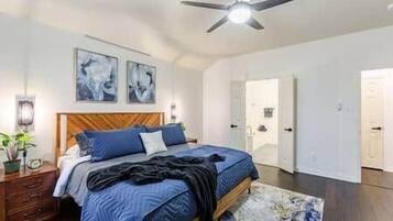 4 Schlafzimmer, Bügeleisen/Bügelbrett, WLAN, Bettwäsche