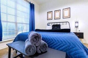 4 bedrooms, iron/ironing board, WiFi, bed sheets - Indulge in comfort with unexpected conveniences (Mesquite)